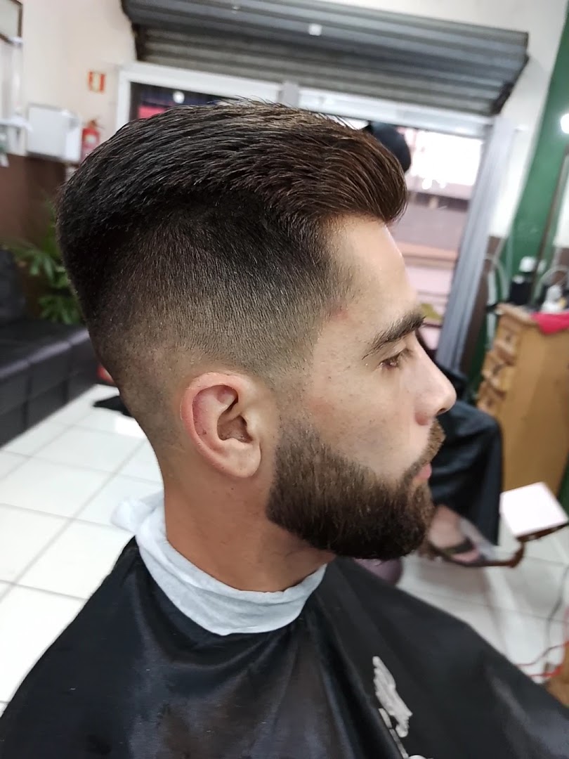 Fade e barba alinhada feitos na Barbearia Garage Pilarzinho